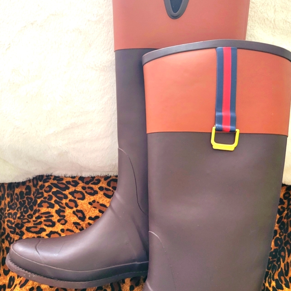 Woman's Tommy Hil Brown Rain Boots Size 10